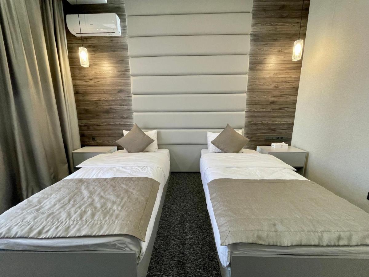 Terrasse Hotel & Bar Bishkek Ngoại thất bức ảnh