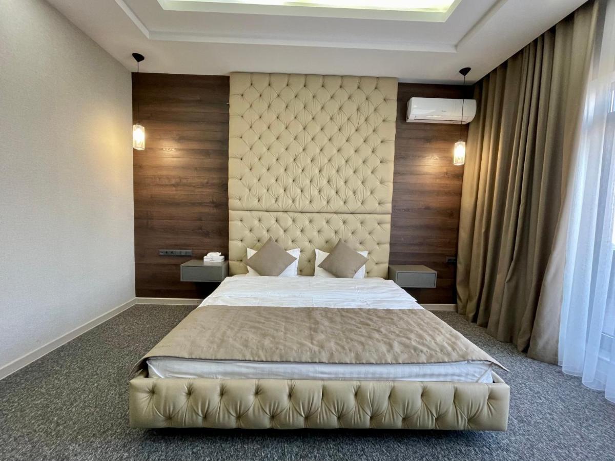 Terrasse Hotel & Bar Bishkek Ngoại thất bức ảnh