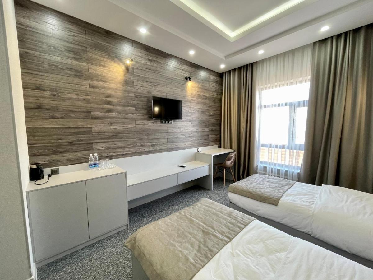 Terrasse Hotel & Bar Bishkek Ngoại thất bức ảnh