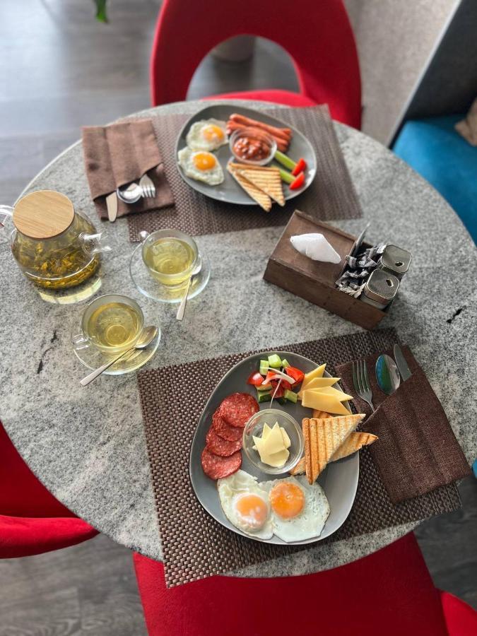 Terrasse Hotel & Bar Bishkek Ngoại thất bức ảnh